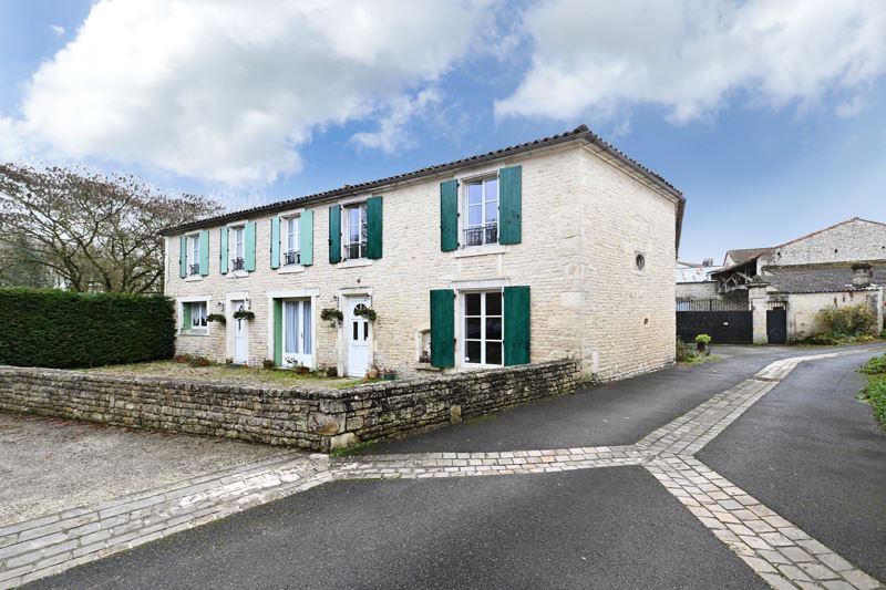 Vente Maison ST FRAIGNE - 11 pièces -290 m² - (16140)