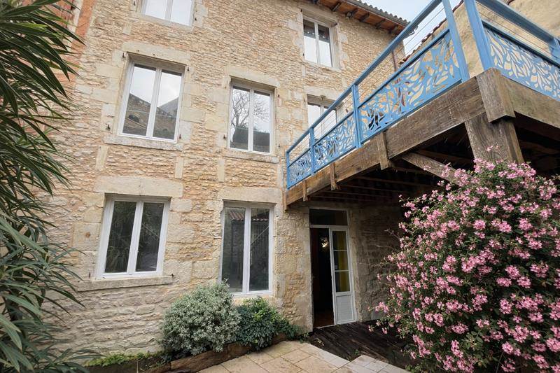 Vente Maison VERTEUIL SUR CHARENTE - 6 pièces -232 m² - (16510)