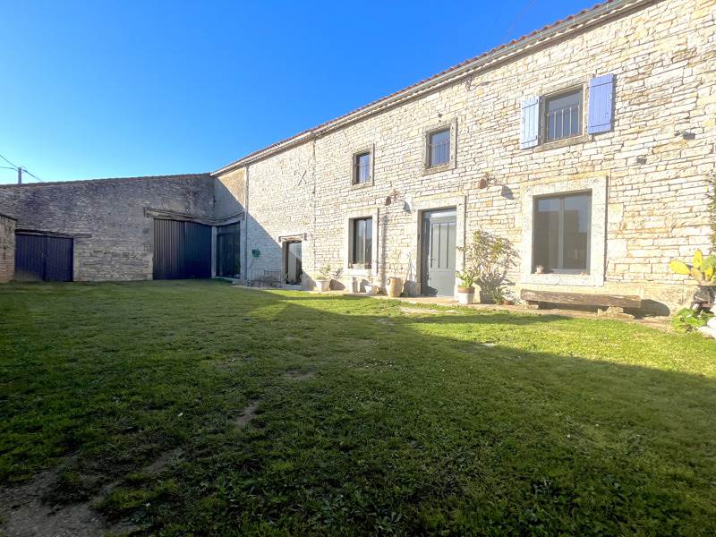 Vente Maison PUYREAUX - 6 pièces -185 m² - (16230)