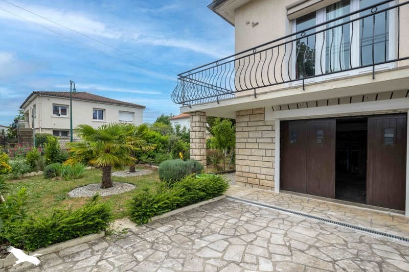 Vente Maison RUFFEC - 5 pièces -172 m² - (16700)