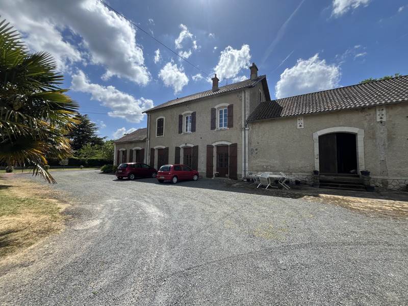Vente Maison VERTEUIL SUR CHARENTE - 9 pièces -245 m² - (16510)