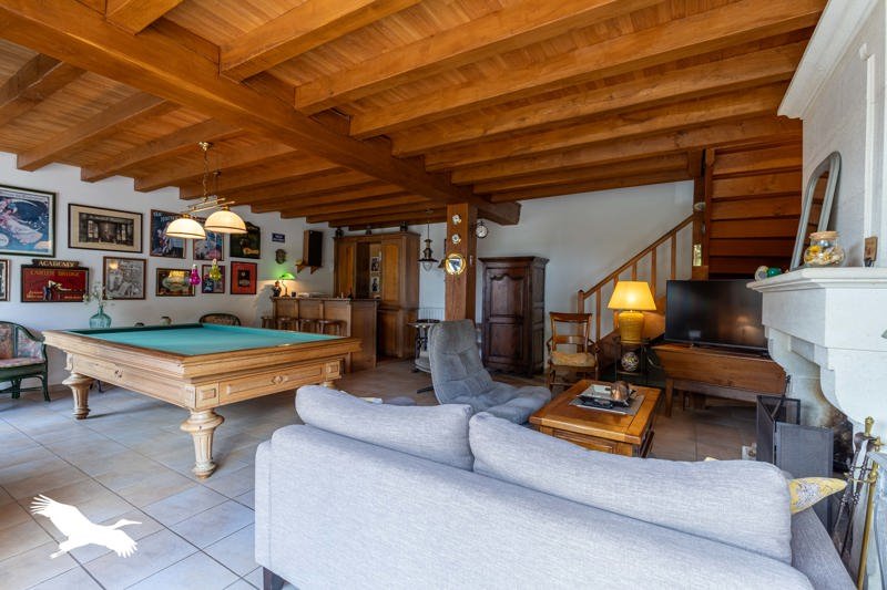 Vente Maison NANTEUIL EN VALLEE - 8 pièces -235 m² - (16700)