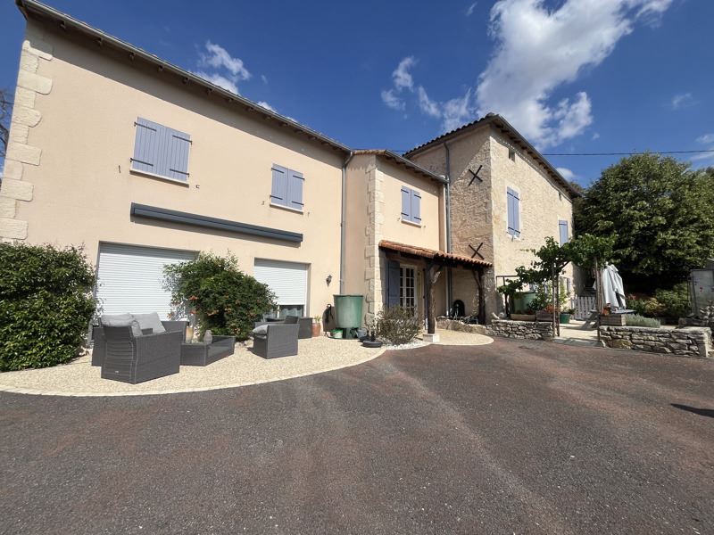 Vente Maison CONDAC - 14 pièces -316 m² - (16700)