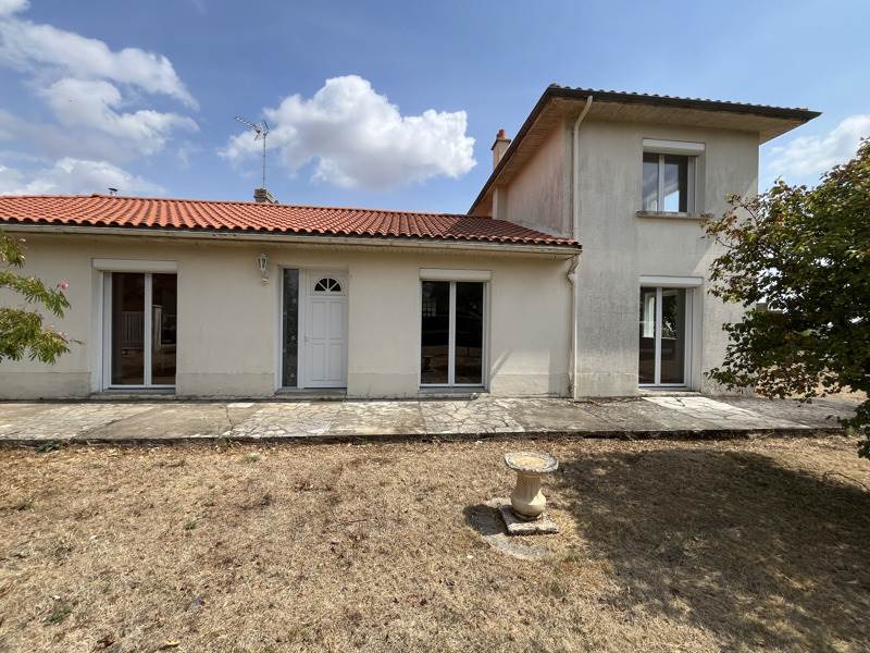 Vente Maison TAIZE AIZIE - 6 pièces -152 m² - (16700)