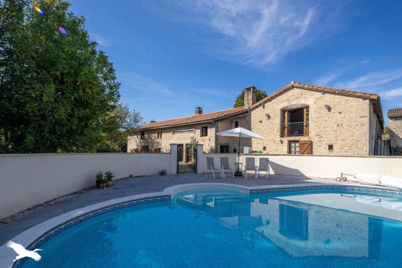 Vente Maison NANTEUIL EN VALLEE - 9 pièces -294 m² - (16700)