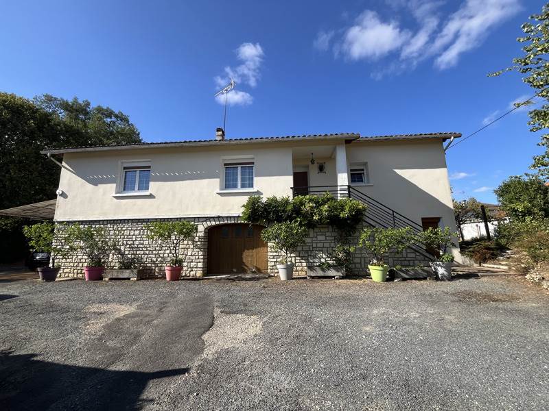 Maison 6 pièces 120 m² · à Ruffec · 120 m² · 145 800 €