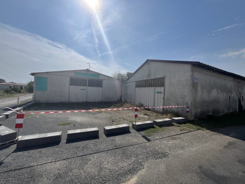 Maison 1 pièce 310 m² · à Courcôme · 310 m² · 56 000 €