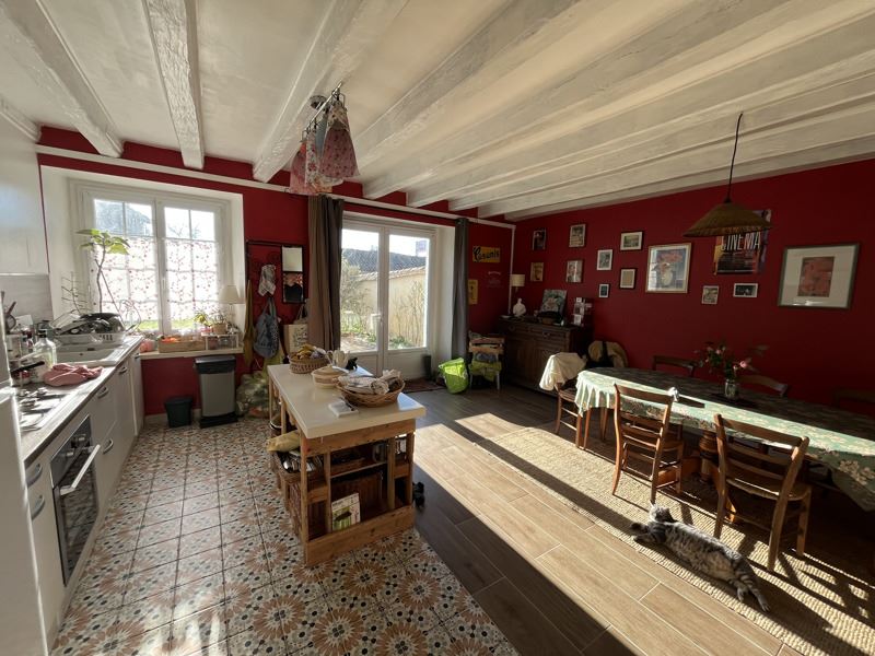 Vente Maison Saint-Laurent-de-Céris - 8 pièces -196 m² - (16450)