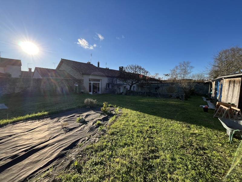 Vente Maison Saint-Laurent-de-Céris - 8 pièces -196 m² - (16450)