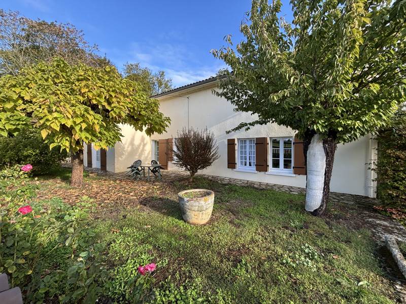 Vente Maison La Faye - 7 pièces -156 m² - (16700)