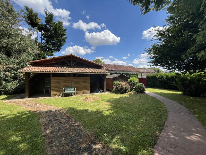 Vente Maison Montjean - 7 pièces -169 m² - (16240)
