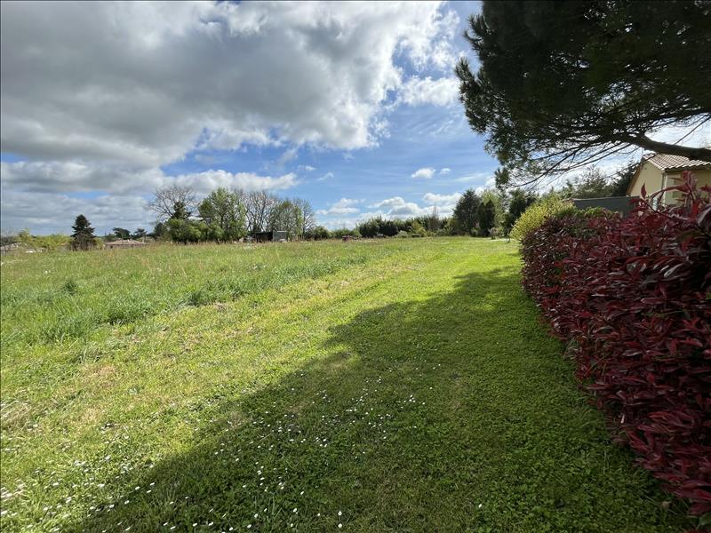 Vente Terrain LA ROCHEFOUCAULD EN ANGOUMOIS - -937 m² - (16110)