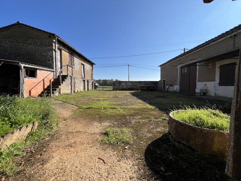 Vente Maison LA ROCHEFOUCAULD EN ANGOUMOIS - 4 pièces -45 m² - (16110)