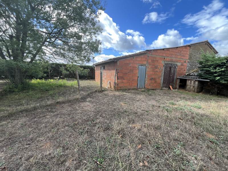 Vente Terrain LA ROCHEFOUCAULD EN ANGOUMOIS - -1508 m² - (16110)
