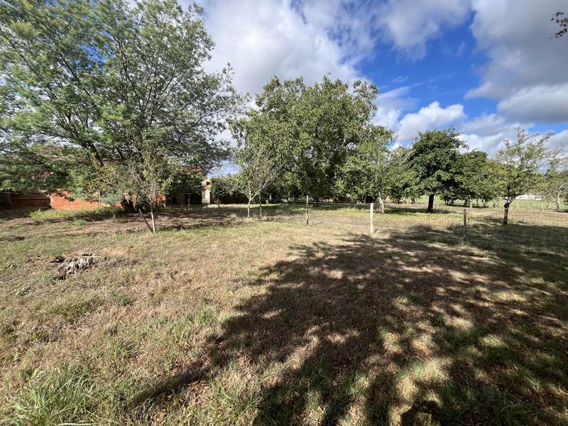 Vente Terrain LA ROCHEFOUCAULD EN ANGOUMOIS - -1508 m² - (16110)