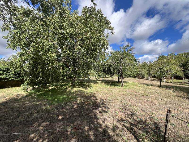 Vente Terrain LA ROCHEFOUCAULD EN ANGOUMOIS - -1508 m² - (16110)
