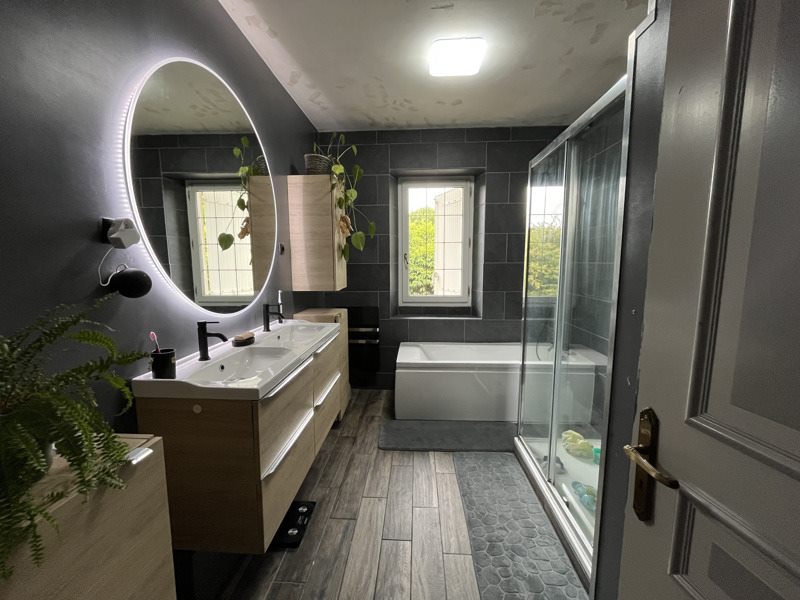 Vente Maison RIVIERES - 8 pièces -222 m² - (16110)