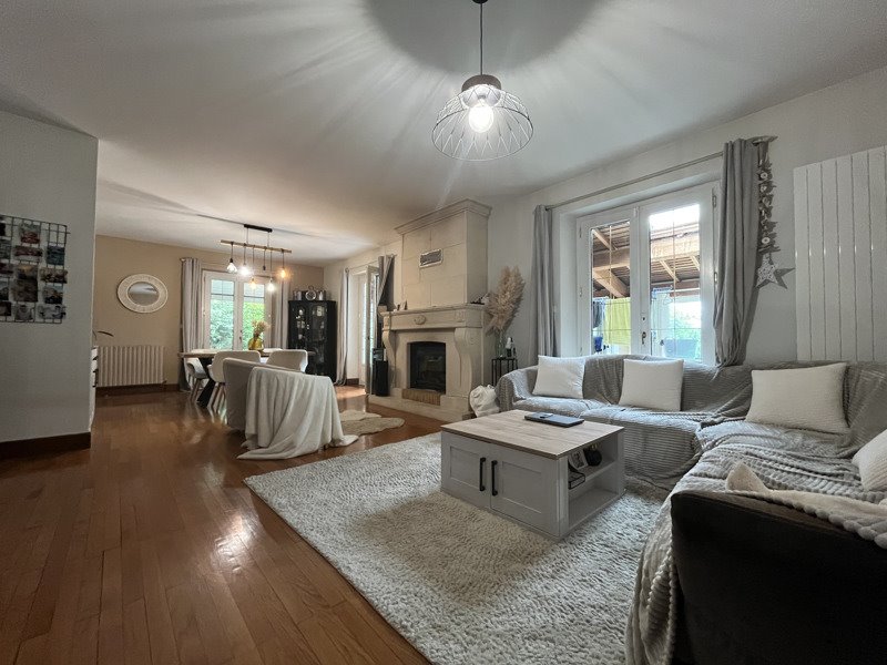 Vente Maison RIVIERES - 8 pièces -222 m² - (16110)