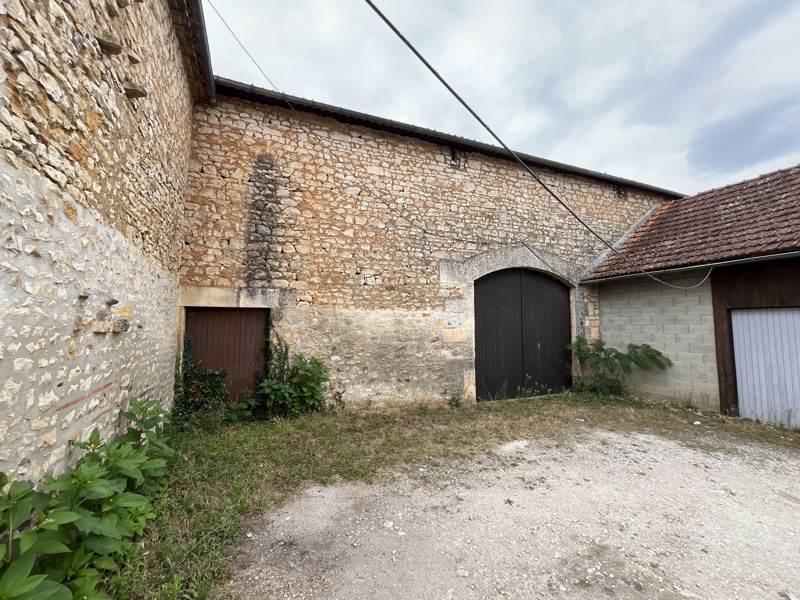 Vente Grange RIVIERES - 1 pièce -190 m² - (16110)