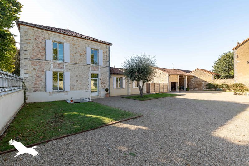 Vente Maison LA ROCHEFOUCAULD EN ANGOUMOIS - 6 pièces -203 m² - (16110)