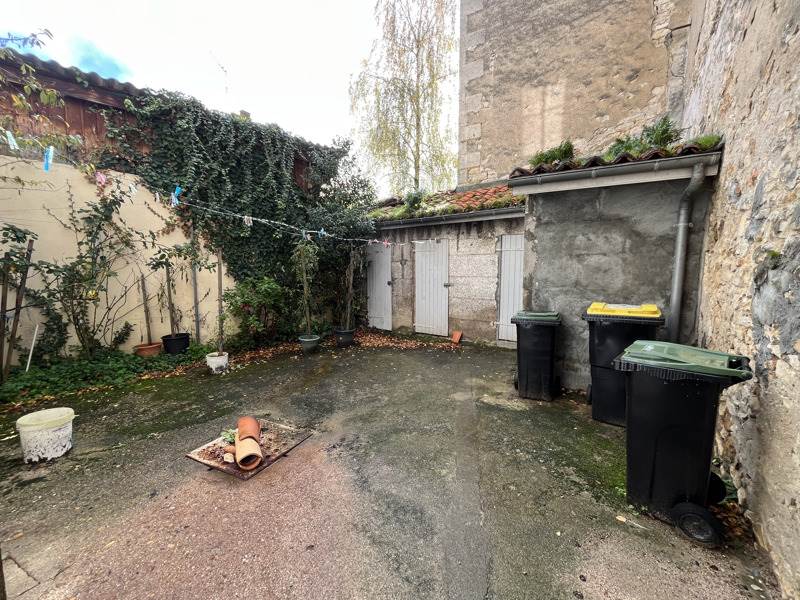 Vente Immeuble LA ROCHEFOUCAULD EN ANGOUMOIS - -  155 m² - (16110)