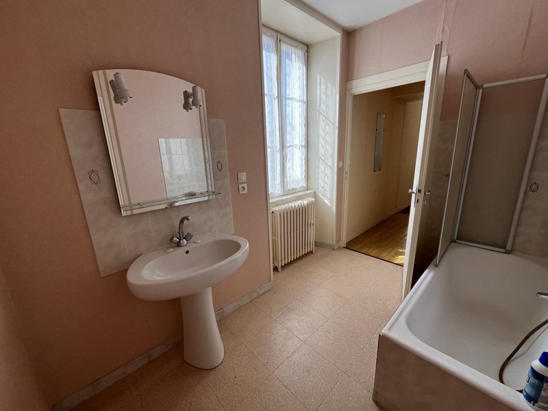 Vente Maison LA ROCHEFOUCAULD EN ANGOUMOIS - 4 pièces -88 m² - (16110)