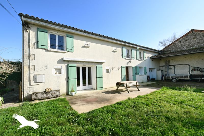 Vente Maison VAL DE BONNIEURE 16230 8 pièces - 270 m²