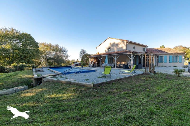 Vente Maison LA ROCHEFOUCAULD EN ANGOUMOIS - 6 pièces -147 m² - (16110)