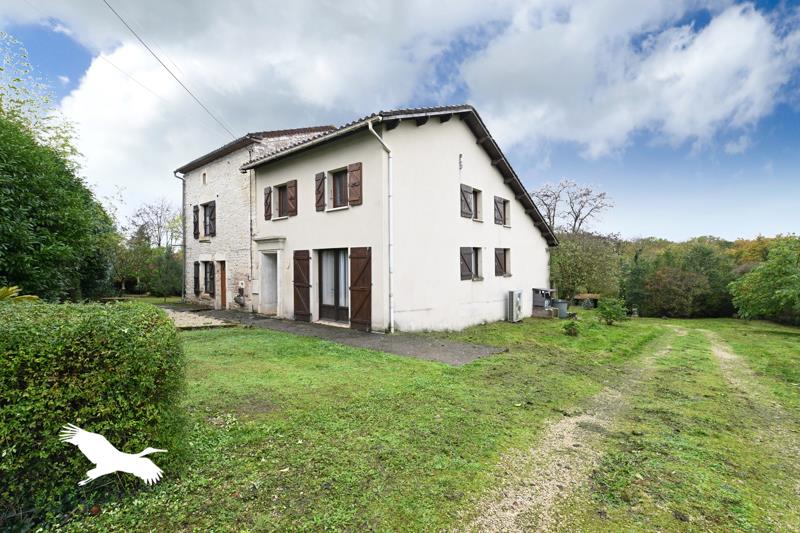 Vente Maison VAL DE BONNIEURE - 7 pièces -198 m² - (16230)
