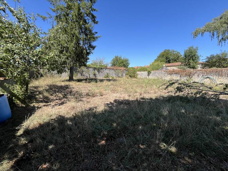 Vente Terrain LA ROCHEFOUCAULD EN ANGOUMOIS - -1473 m² - (16110)