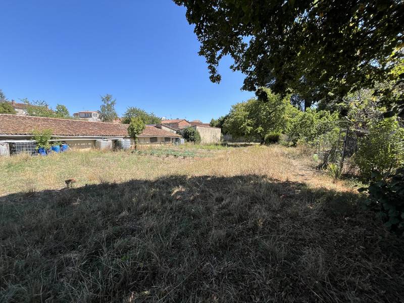 Vente Terrain LA ROCHEFOUCAULD EN ANGOUMOIS - -1473 m² - (16110)