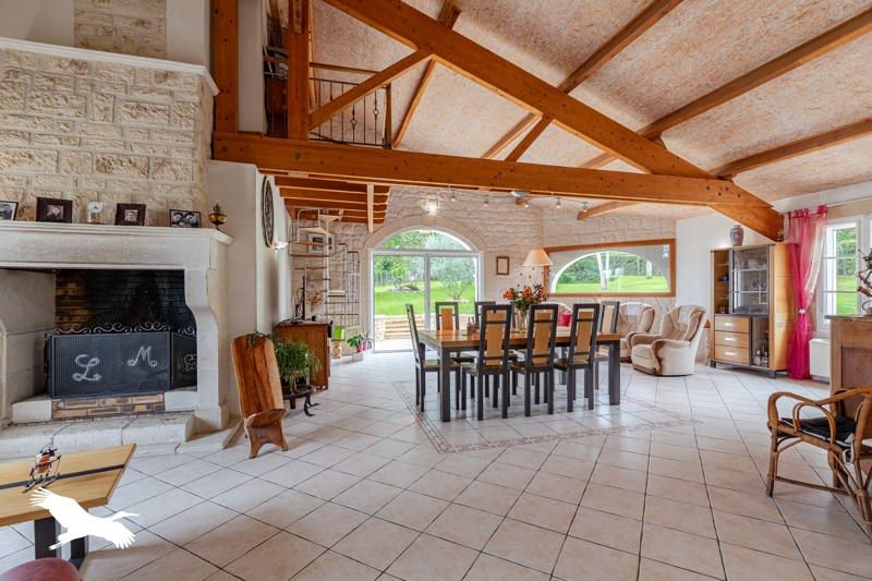 Vente Maison AGRIS - 7 pièces -207 m² - (16110)