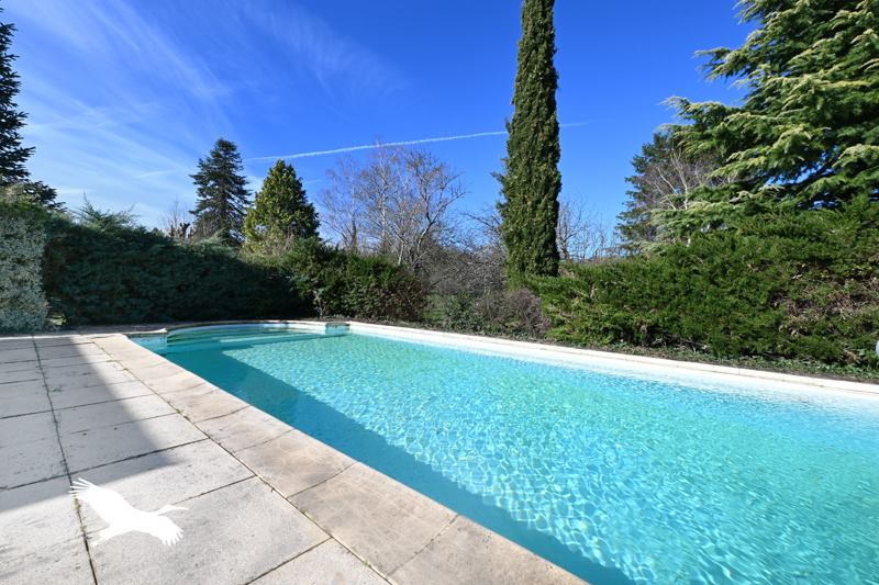 Vente Maison CHASSENEUIL SUR BONNIEURE - 6 pièces -112 m² - (16260)