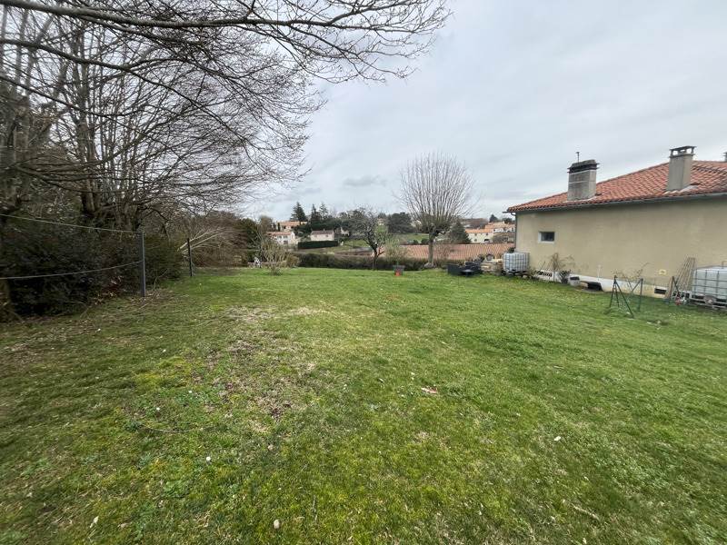 Vente Terrain LA ROCHEFOUCAULD EN ANGOUMOIS - -600 m² - (16110)