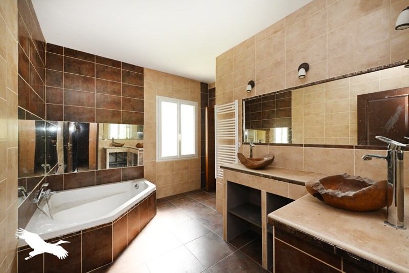 Vente Maison BUNZAC - 5 pièces -174 m² - (16110)