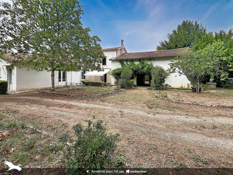 Vente Maison CHASSENEUIL SUR BONNIEURE - 6 pièces -146 m² - (16260)