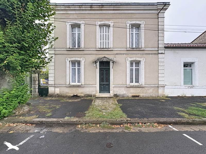 Vente Maison LA ROCHEFOUCAULD EN ANGOUMOIS 16110 5 pièces - 142 m²