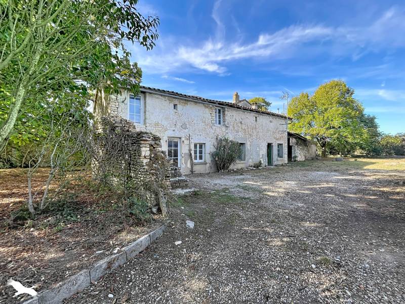 Maison 4 pièces 122 m² · à Coulgens · 122 m² · 66 780 €