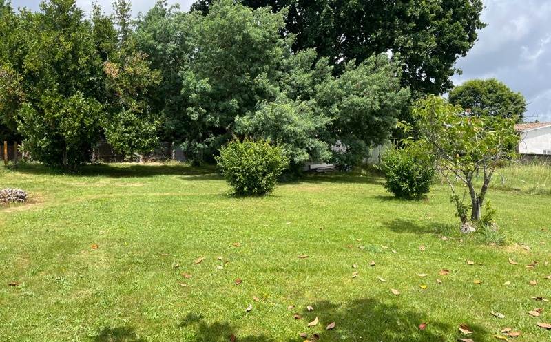 Terrain 4 pièces · à Hourtin · 136 250 €