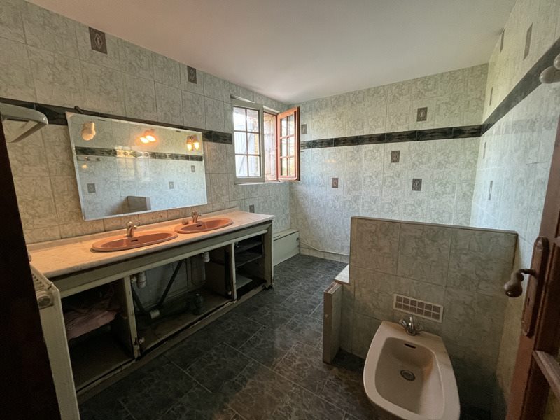 Vente Maison ST COUTANT - 7 pièces -206 m² - (79120)