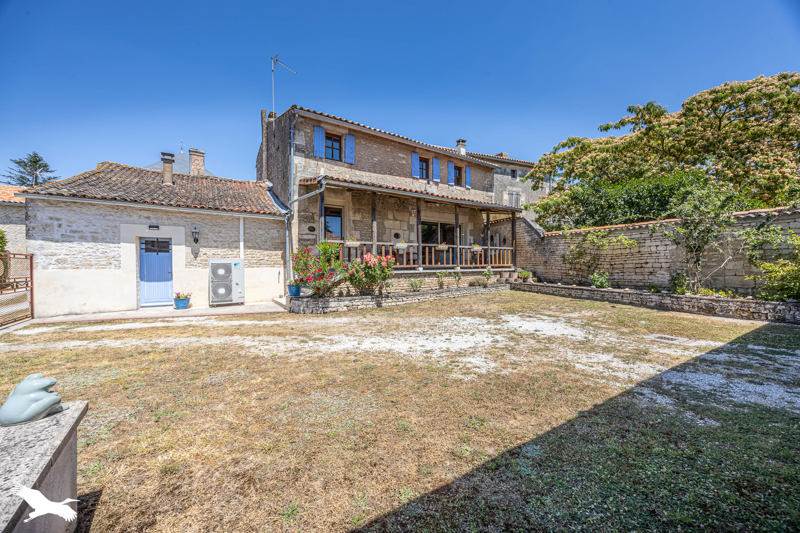 Vente Maison CHEF BOUTONNE - 5 pièces -170 m² - (79110)
