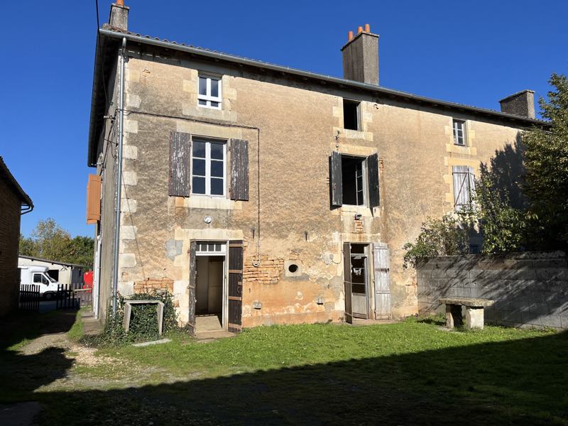 Vente Maison LEZAY - 9 pièces -213 m² - (79120)