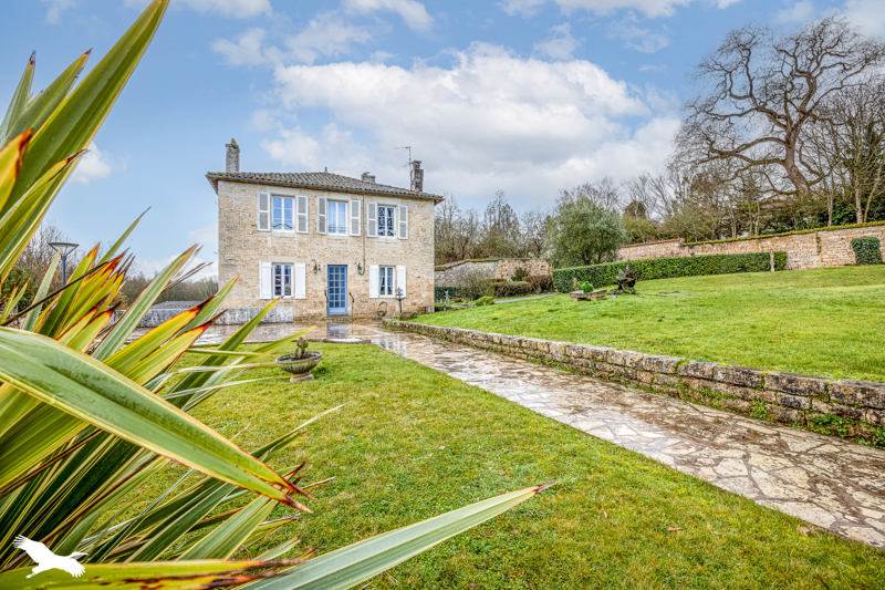 Vente Maison MELLE - 7 pièces -147 m² - (79500)