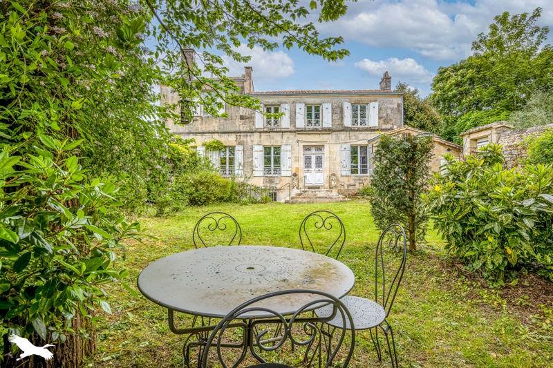 Vente Maison MELLE - 12 pièces -257 m² - (79500)