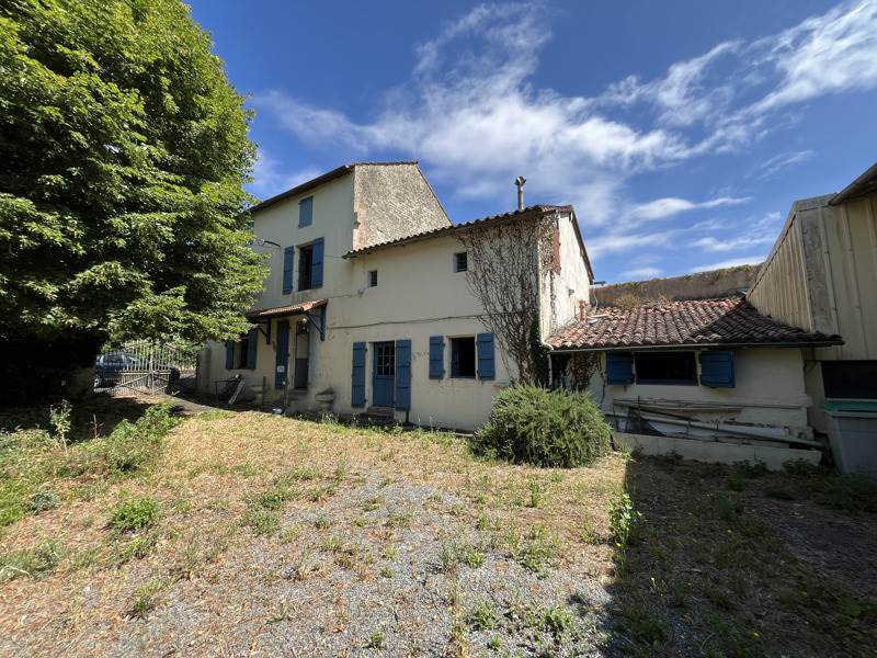 Maison 5 pièces 150 m² · à Brioux-sur-Boutonne · 150 m² · 61 600 €