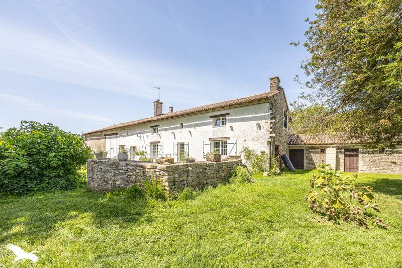 Maison 4 pièces 180 m² · à Sainte-Soline · 180 m² · 187 424 €