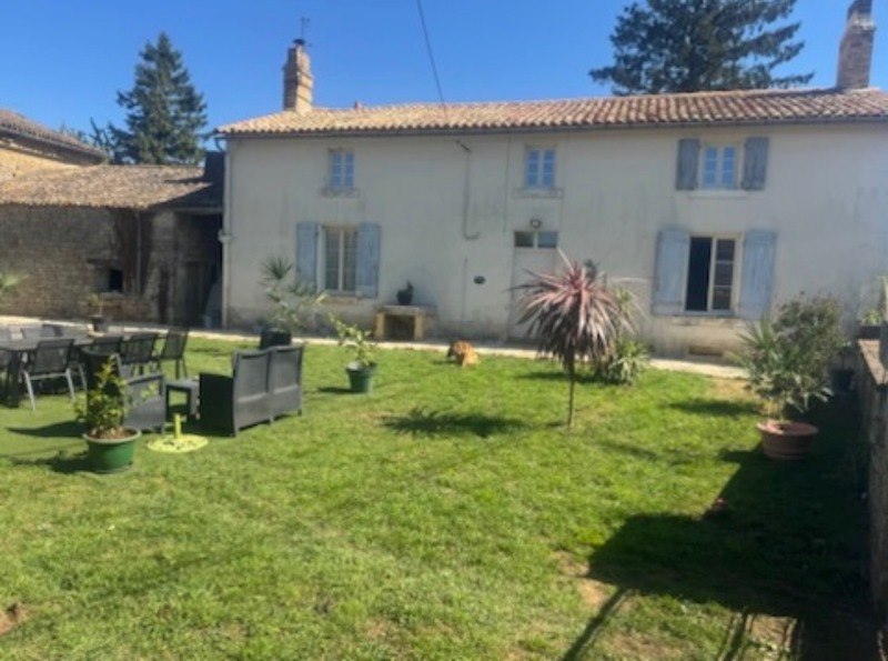 Vente Maison ST ROMANS LES MELLE - 7 pièces -234 m² - (79500)