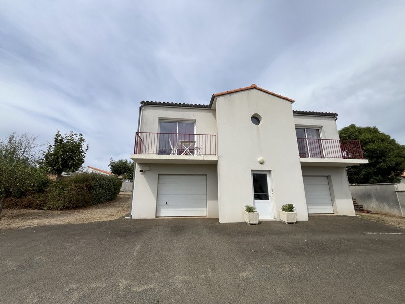 Vente Maison Saint-Romans-lès-Melle - 8 pièces -216 m² - (79500)