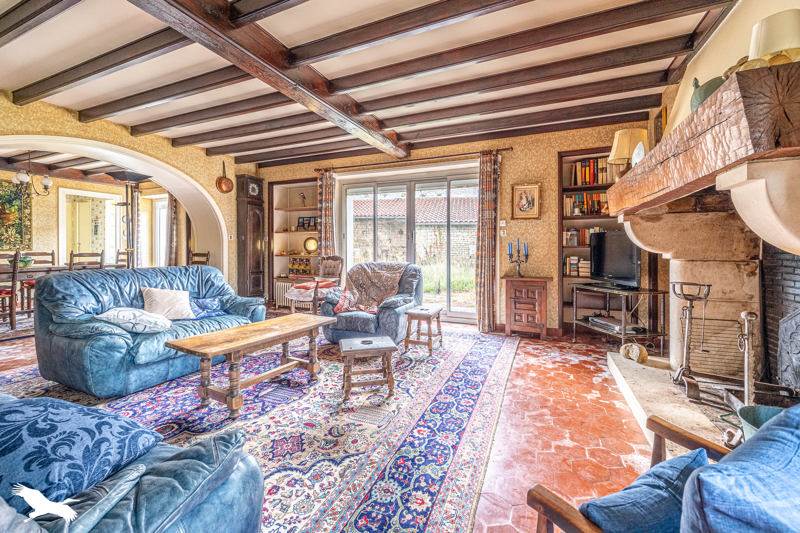 Vente Maison PERIGNE - 6 pièces -366 m² - (79170)