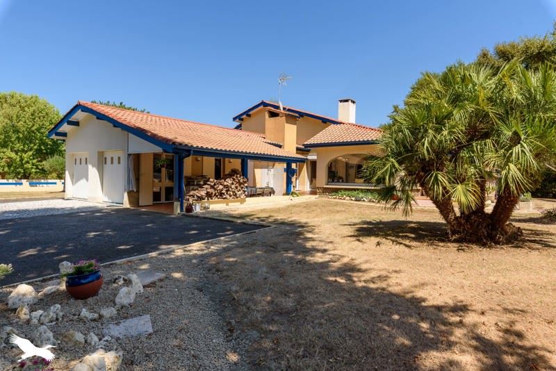Maison 7 pièces 220 m² · à Aire-sur-l'Adour · 220 m² · 399 990 €